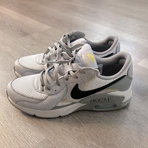 Grey Nike shoes 8 woman’s
